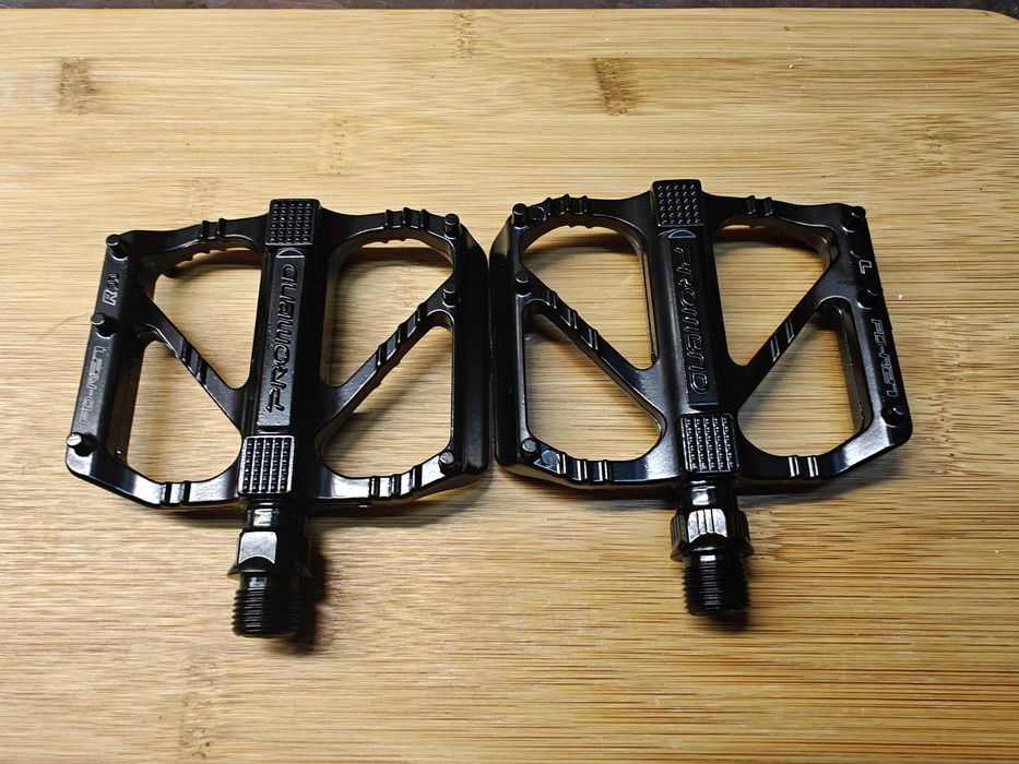 Nowe pedały rowerowe platformowe aluminiowe  na łożyskach MTB hobby