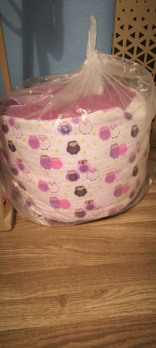 Puff branco e rosa de criança