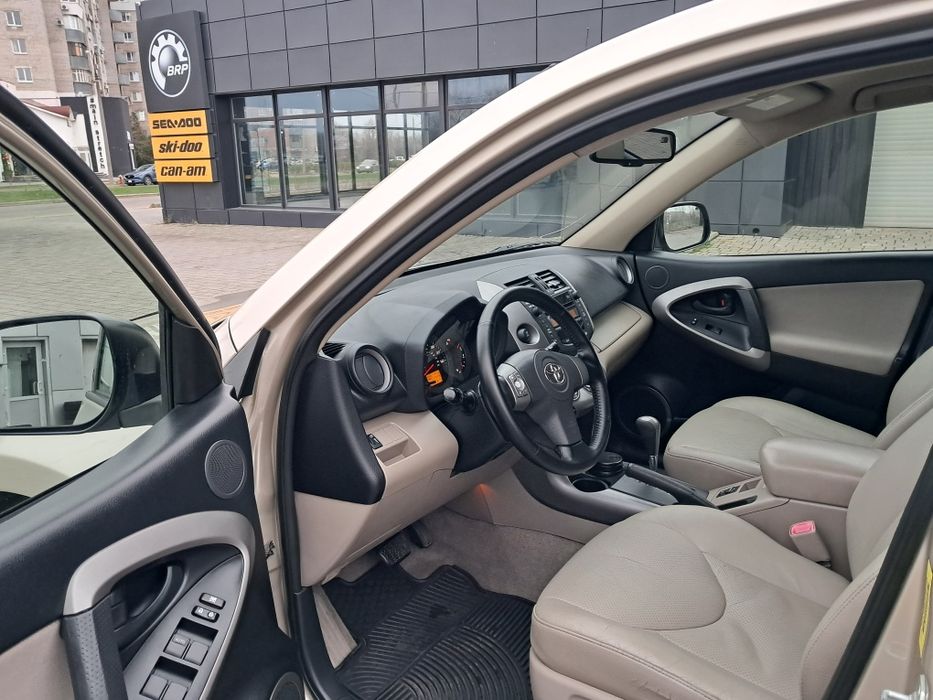 Продам Toyota  RAV 4. 3.5 мотор