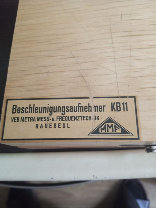 Датчик колебаний КВ-11