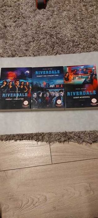 Sprzedam serie książek Riverdale