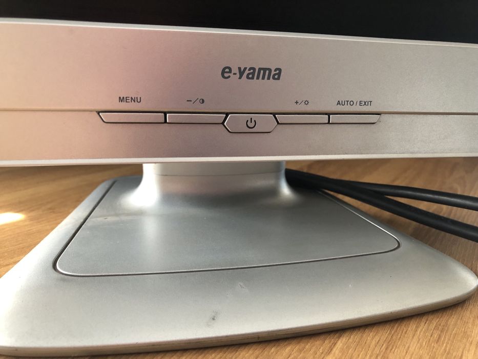 Monitor e-yama 17LP2