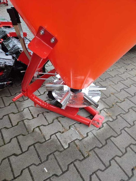 Rozsiewacz do nawozu lejek kosz 200-500l solidny tarcza kwasoodporna