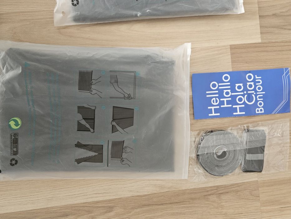 Magnetyczna drzwi moskitiera 85x220 cm (2 sztuki) – Nowe