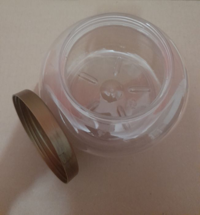 Boião grande de plástico