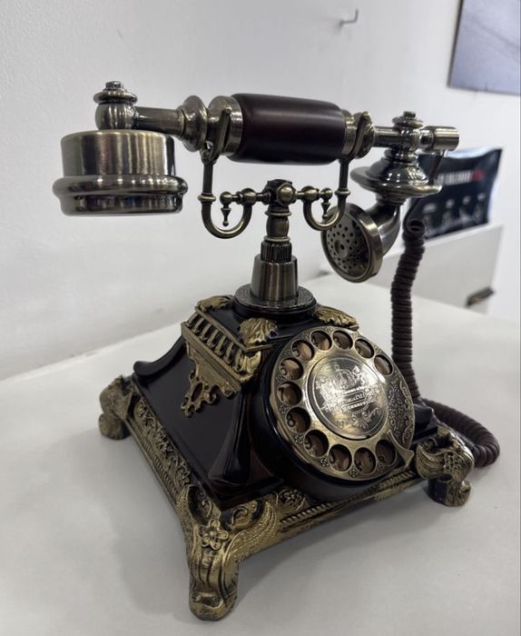 Telefone de rodar. Estilo antigo. Funciona perfeitamente