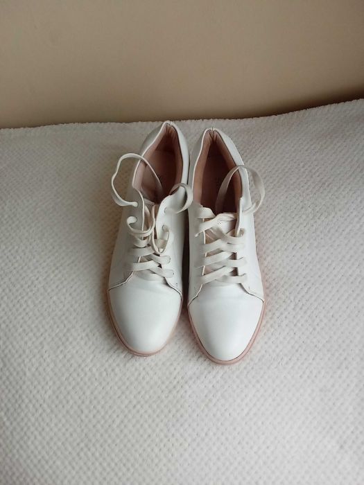 buty i półbuty na koturnie damskie