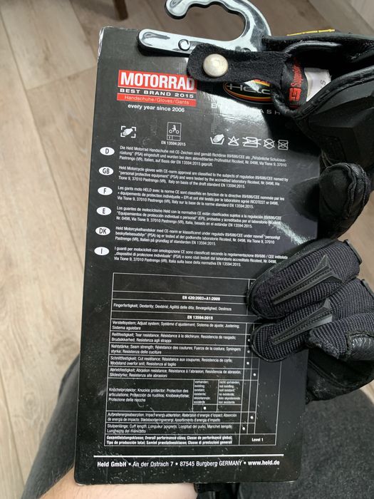 Моторукавиці held