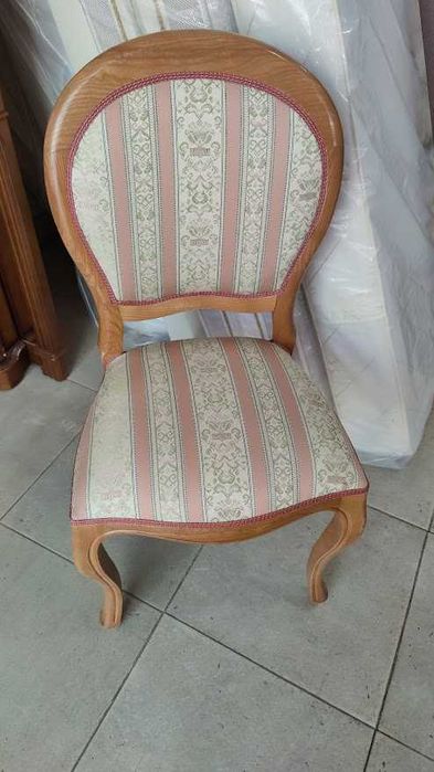 Cadeiras  estofadas Novas