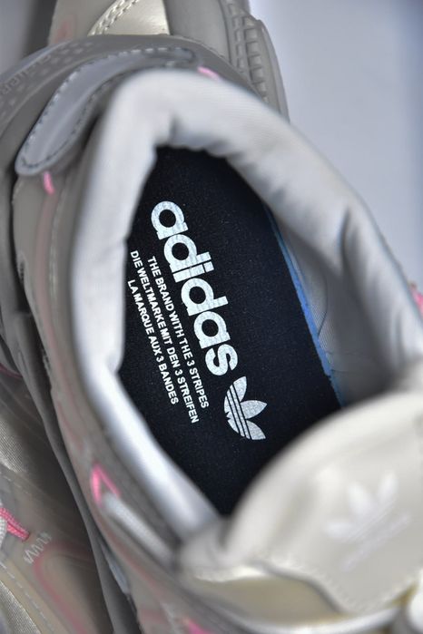 Жіночі Кросівки Адідас OZWEEGO Plus(37,39,40,41)