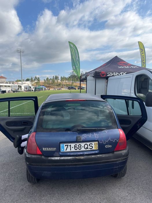 carro renault azul