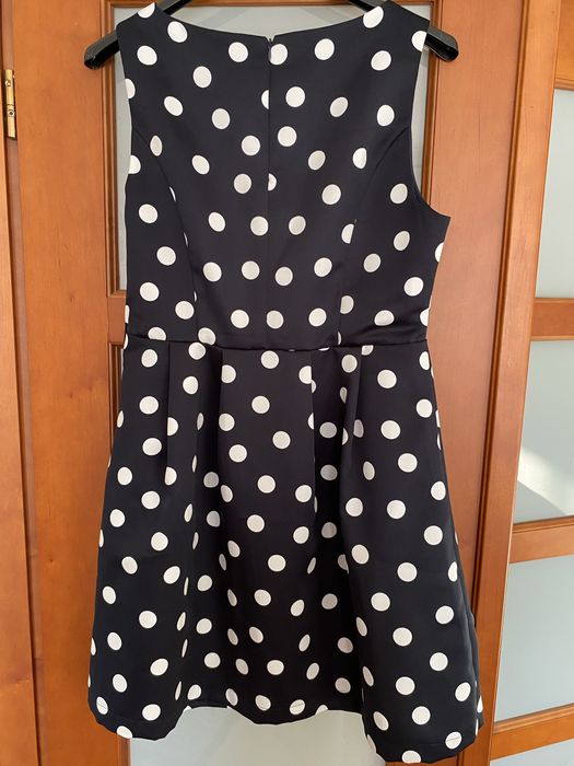Sukienka w kropki w stylu pin up