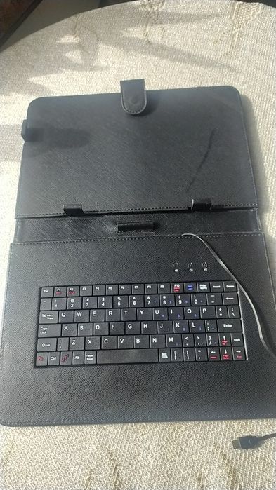 Etui na tablet z klawiaturą