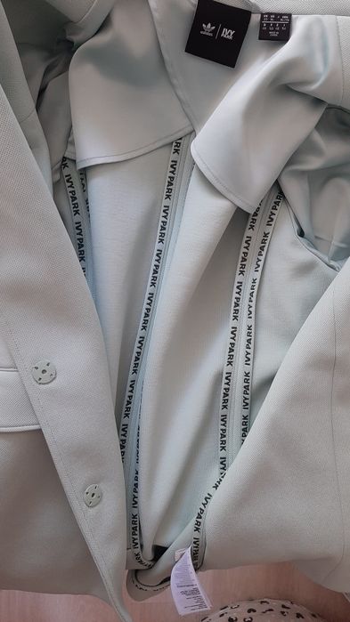 Піджак Adidas vs Beyonce