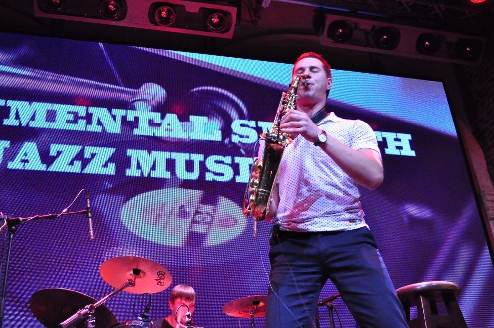 Саксофоніст на Ваше свято!Уроки гри на саксофоні