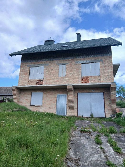 Будинок під завершення з мансардою в с.Давидів