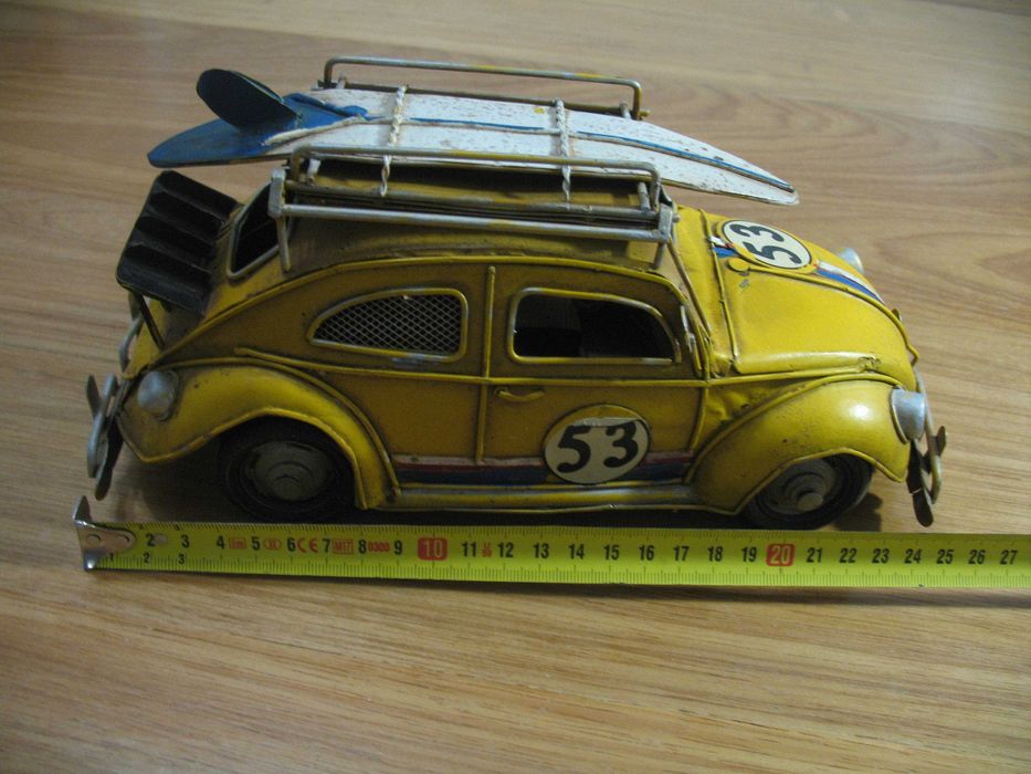 Mealheiro em forma de carro em chapa