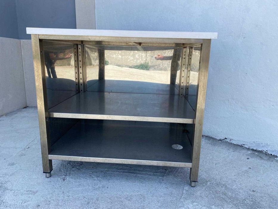 Bancada em inox com tampo corian