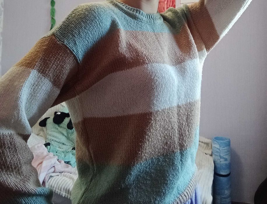 Светр жіночий бежевий