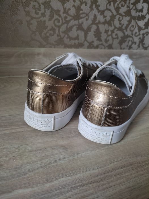 Кросівки жіночі Adidas. 37 р.