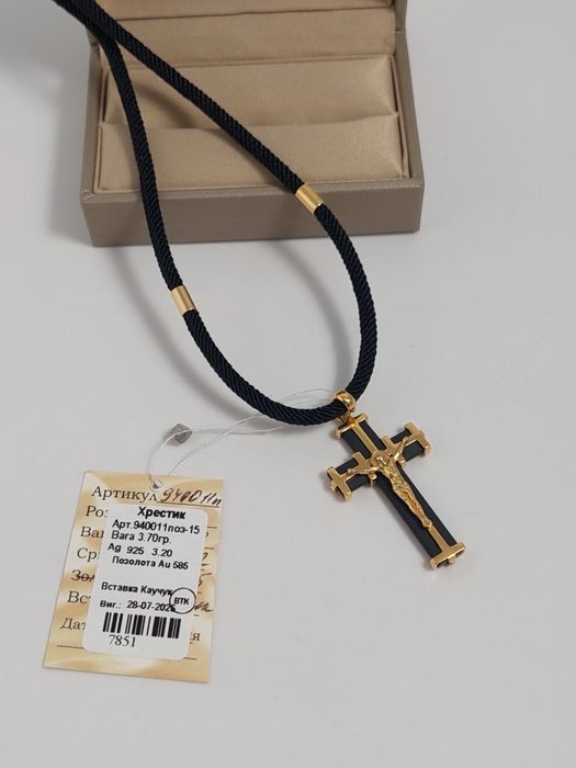 Шнурок джгут срібний з позолоченими вставками на шию чорний и хрестик