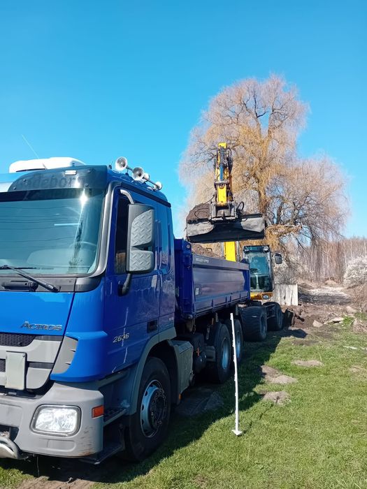 Transport przywóz wywóz koparka ziemia piach