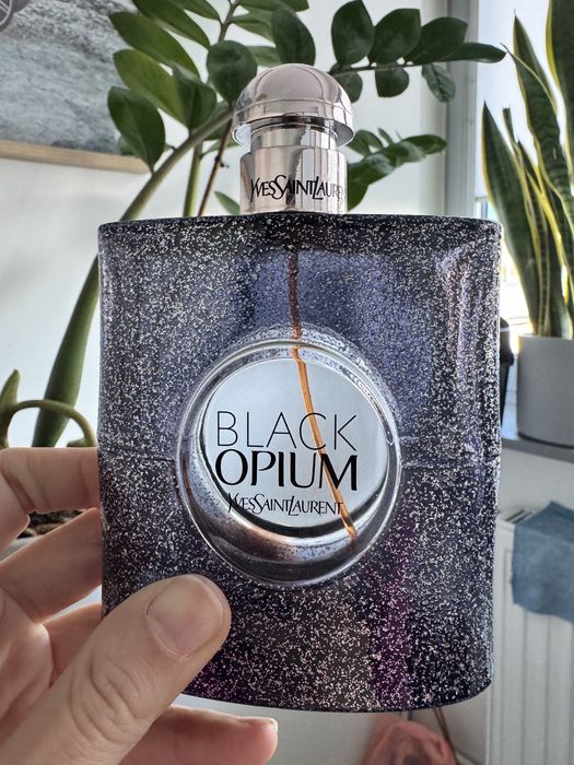 Yves Saint Laurent Black Opium Nuit Blanche EDP końcówka flakonu