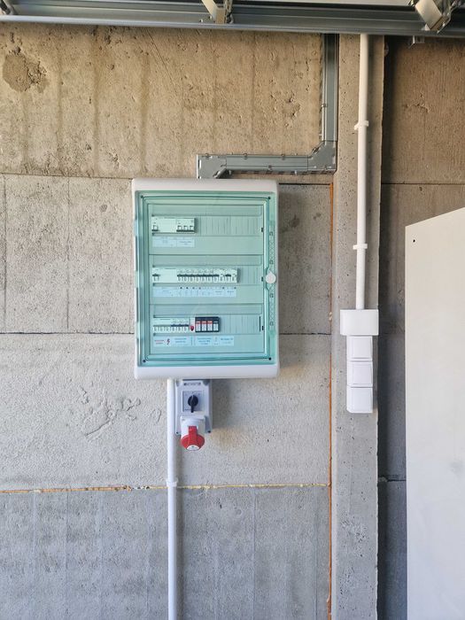 Elektryk - usługi elektryczne, awarie, przeróbki