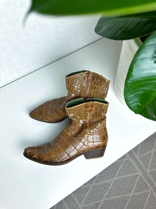 Шкіряні казаки з натуральної шкіри