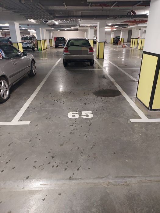 Miejsce w hali garażowej