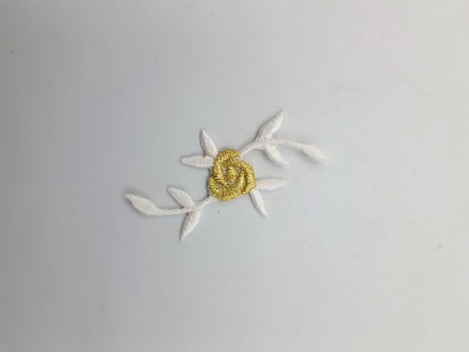 Naszywka termo złota róża z białym