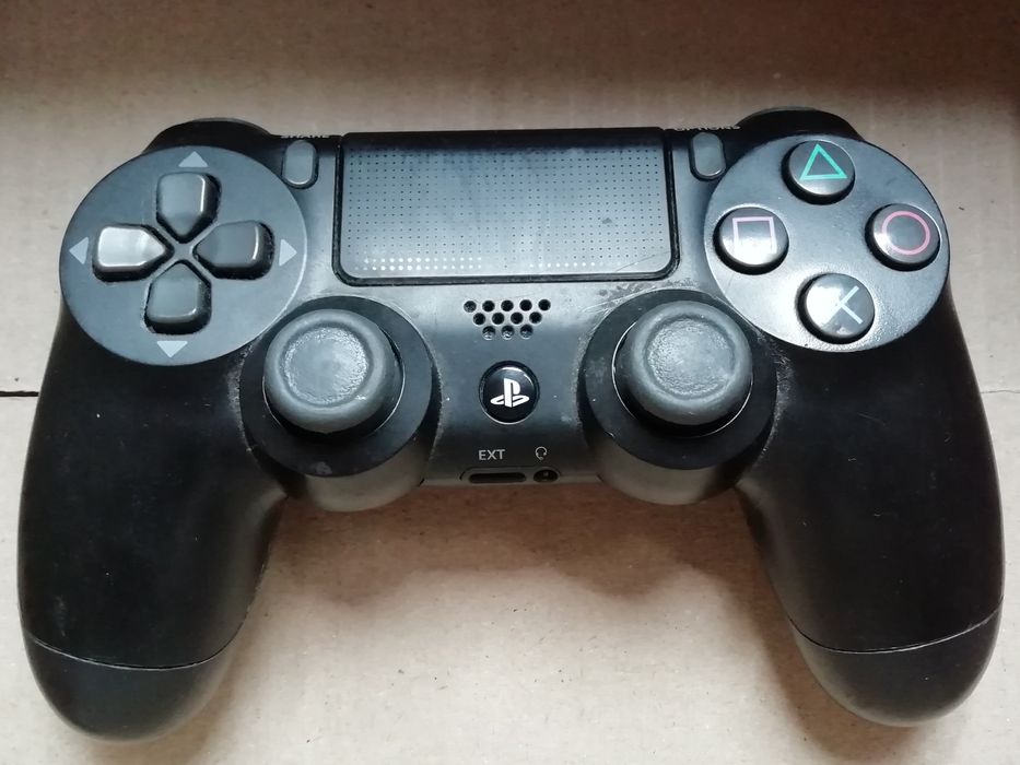 Джойстик Sony PlayStation 4.