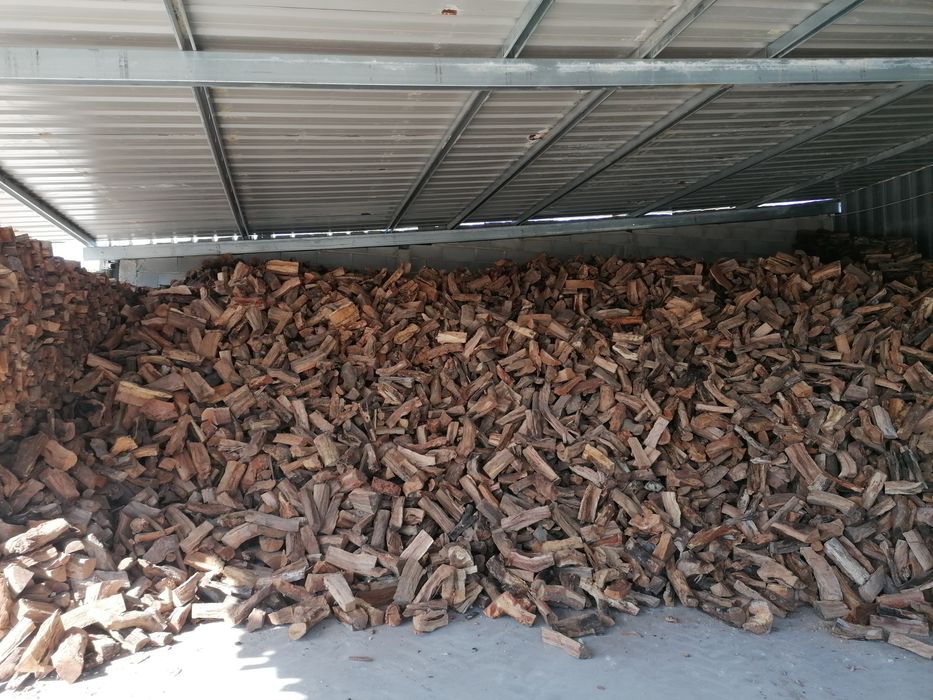 Vende-se Lenha sobro Eucalipta e Oliveira