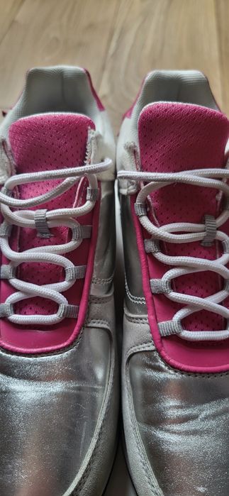 Sneakersy marki Guess