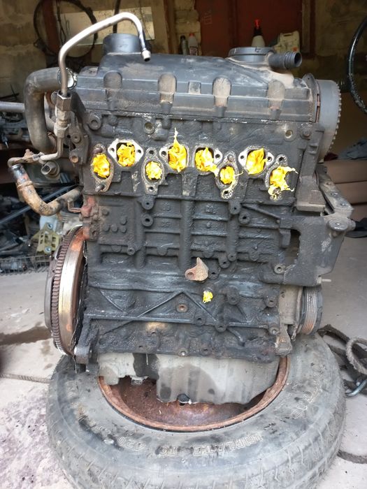 Двигатель двигун мотор фольксваген транспортер т5 1.9 BRS