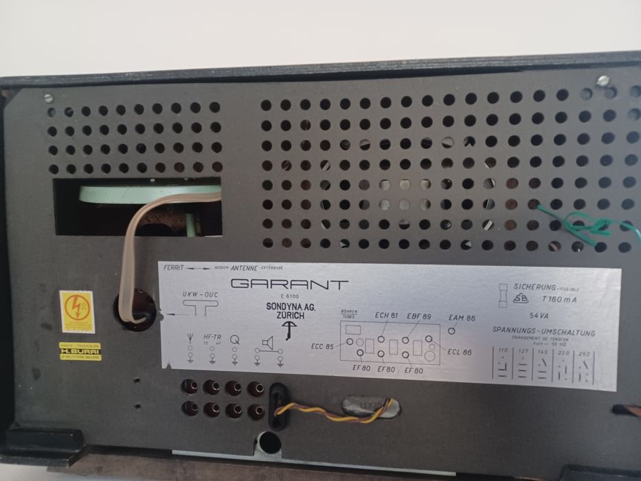 Rádio antigo Sondyna 
460 x 295 x 235 mm