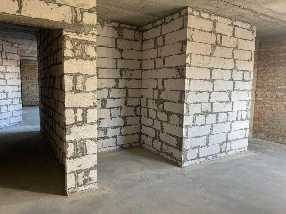 Продам трикімнатну квартиру в центрі міста, новобудова