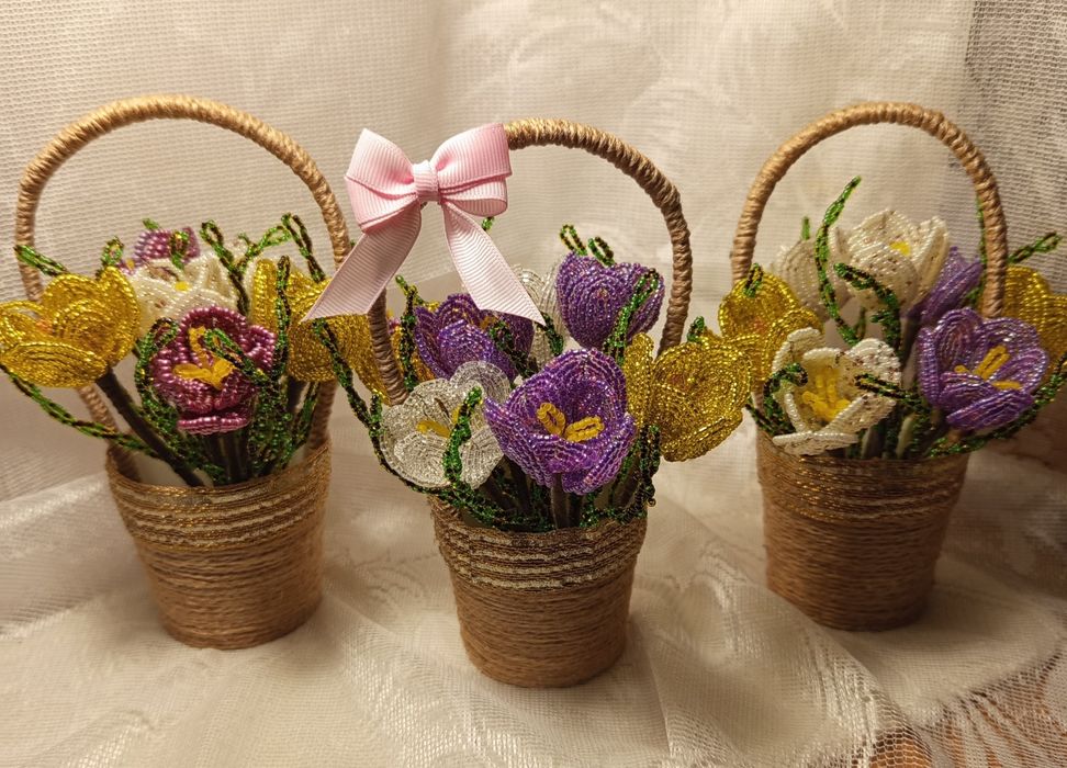 Квіти з бісеру на подарунок