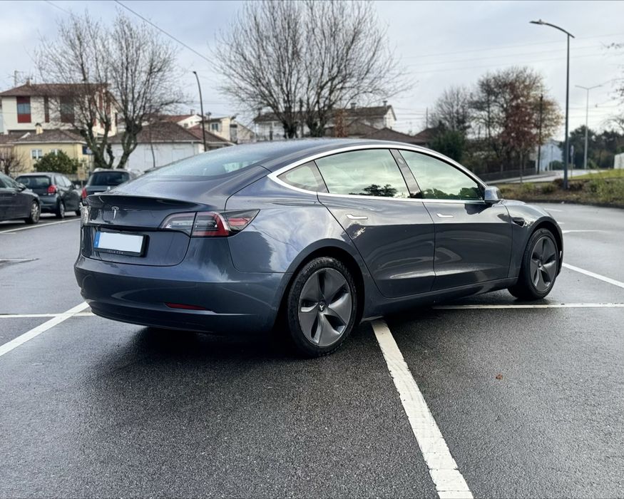 Tesla Model 3 Standard RWD Plus 60 kWh Premium Audio