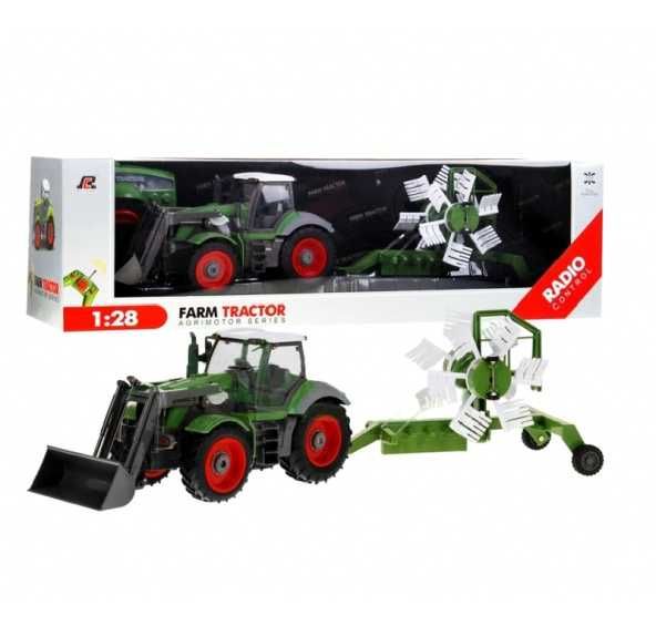 Duży traktor zgrabiarka zdalnie sterowana
