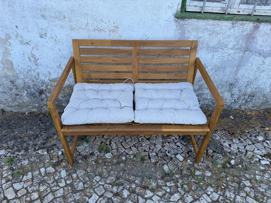 Banco de jardim IKEA