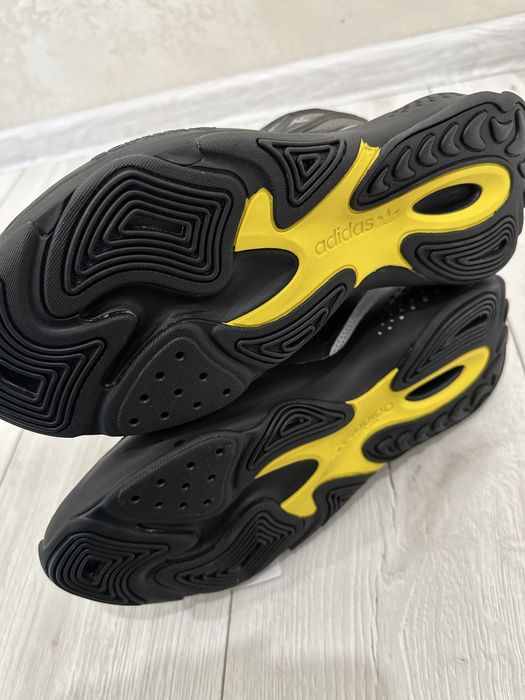 Кросівки adidas