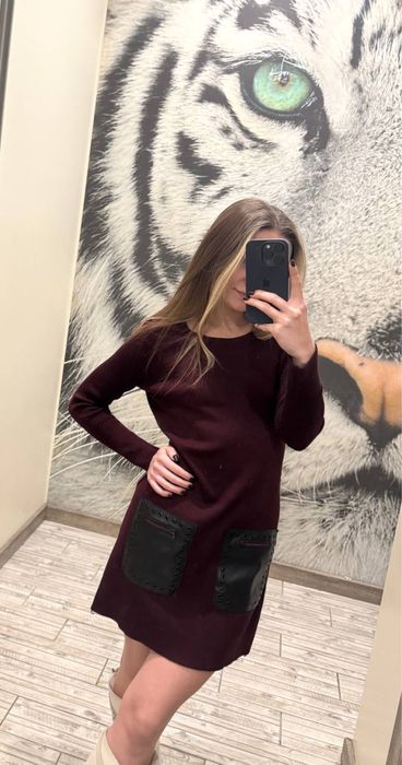 Сукня бордового кольору