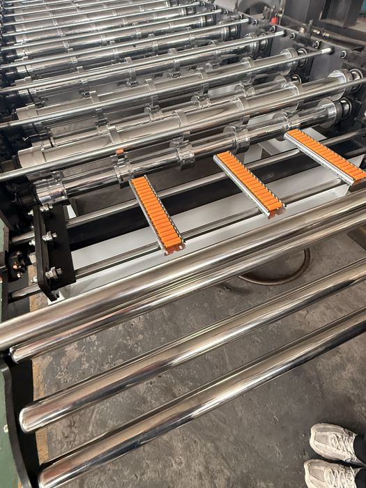 Maszyna do trapezowania blachy na Bramy Garazowe TR-16 cm