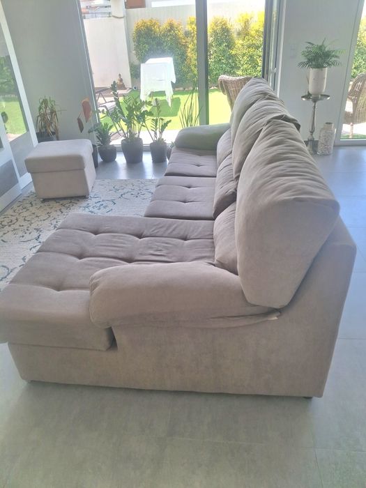Sofá com Chaise Long - Semi Novo | Confortável | Tecido Robusto