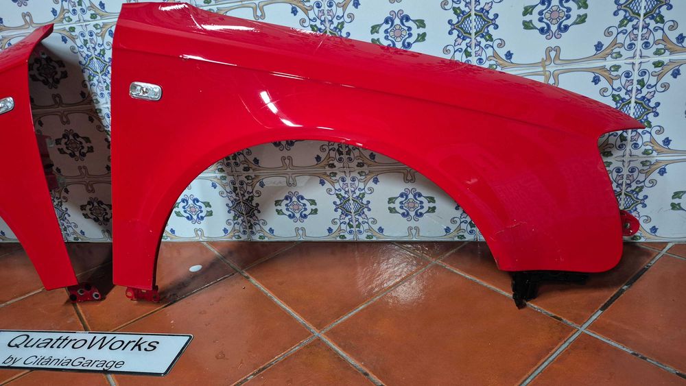 Guarda-lamas Audi A4 B7 8E originais esquerdo e direito em excelente estado