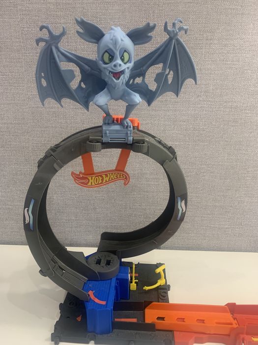 Hot wheels кажан. Атака кажана
