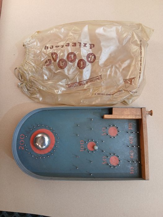 Stary bilard fliper na kulki z prl w dobrym stanie