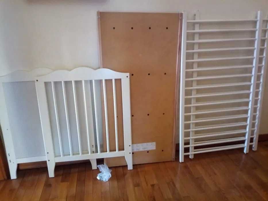 Berço / Cama modelo IKEA com colchão