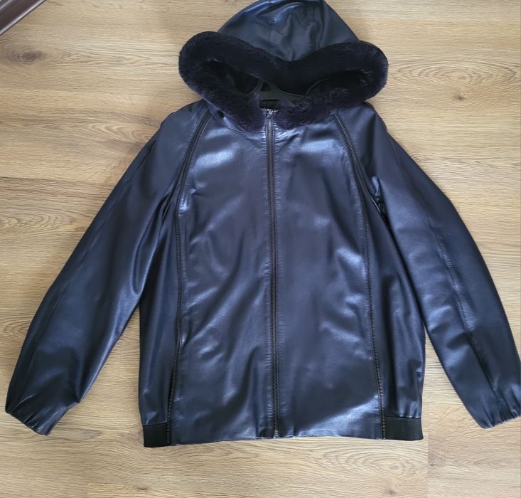 Продам стильну жіночу шкіряну куртку-бомбер  розмірL-XL-XXL